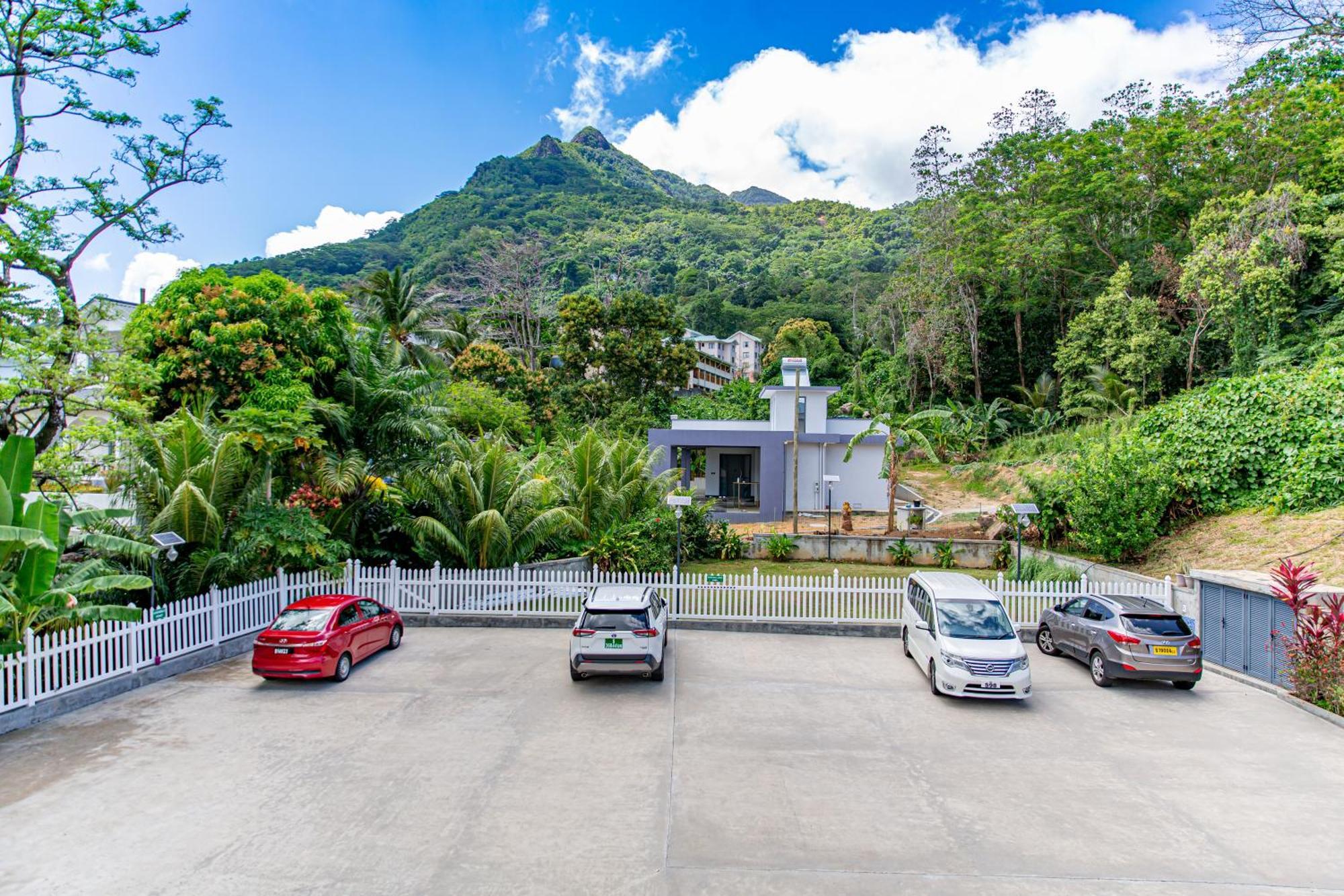 B Holiday Apartments Beau Vallon  Exterior photo